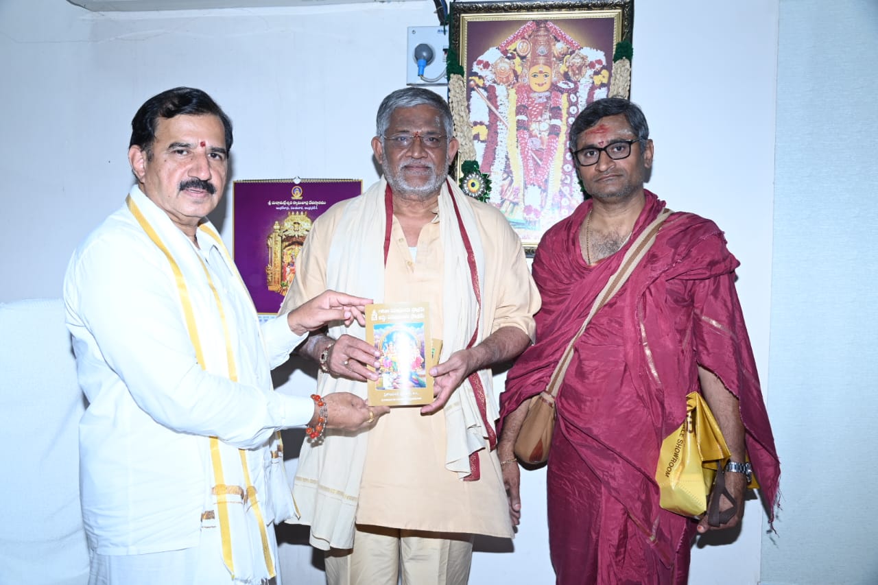 అమ్మవారిని దర్శించుకున్న నటుడు తనికెళ్ళ భరణి అమ్మవారిని దర్శించుకున్న నటుడు తనికెళ్ళ భరణి