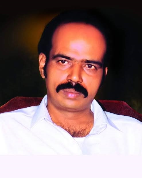 పరిటాల రవి చిత్రపటానికి నివాళులు అర్పించిన మంత్రి నారా లోకేష్ పరిటాల రవి చిత్రపటానికి నివాళులు అర్పించిన మంత్రి నారా లోకేష్
