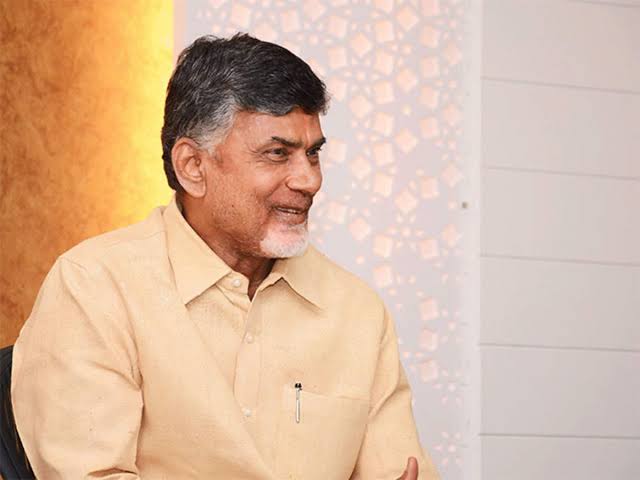 కృష్ణమ్మ పరవళ్లును ఆస్వాదించిన ముఖ్యమంత్రి కృష్ణమ్మ పరవళ్లును ఆస్వాదించిన ముఖ్యమంత్రి