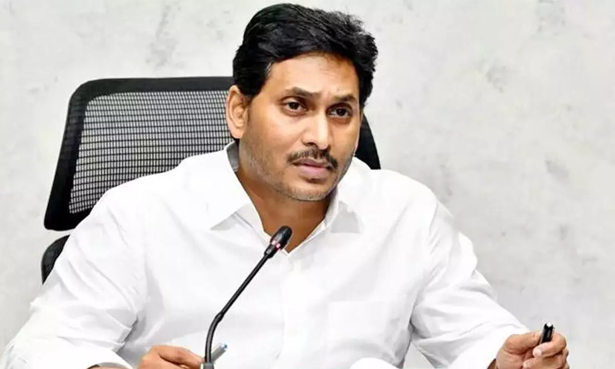 పంటల భీమను చెల్లించి రైతులను ఆదుకోండి : మాజీ ముఖ్యమంత్రి