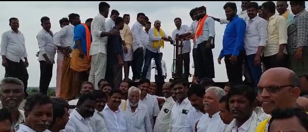 హంద్రీనీవ రైట్ కెనాల్ కు నీళ్ళు విడుదల హంద్రీనీవ రైట్ కెనాల్ కు నీళ్ళు విడుదల
