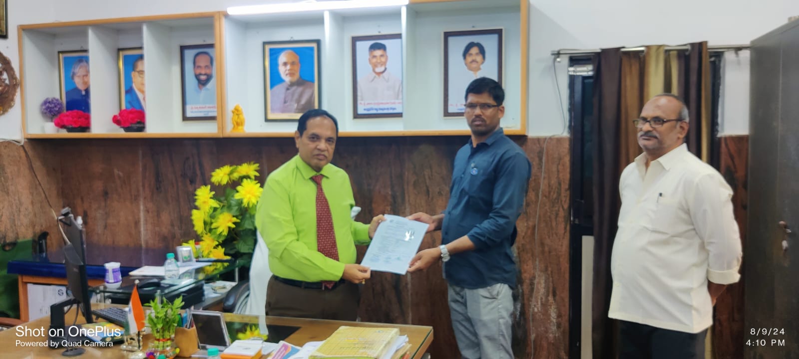 అర్హులకు ఎన్టీఆర్ భరోసా పెన్షన్ స్కీమ్ మెడికల్ సర్టిఫికెట్ల పంపిణీ అర్హులకు ఎన్టీఆర్ భరోసా పెన్షన్ స్కీమ్ మెడికల్ సర్టిఫికెట్ల పంపిణీ