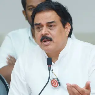 లబ్ధిదారులకు పెన్షన్ అంధించిన మంత్రి నాదెండ్ల మనోహర్ లబ్ధిదారులకు పెన్షన్ అంధించిన మంత్రి నాదెండ్ల మనోహర్