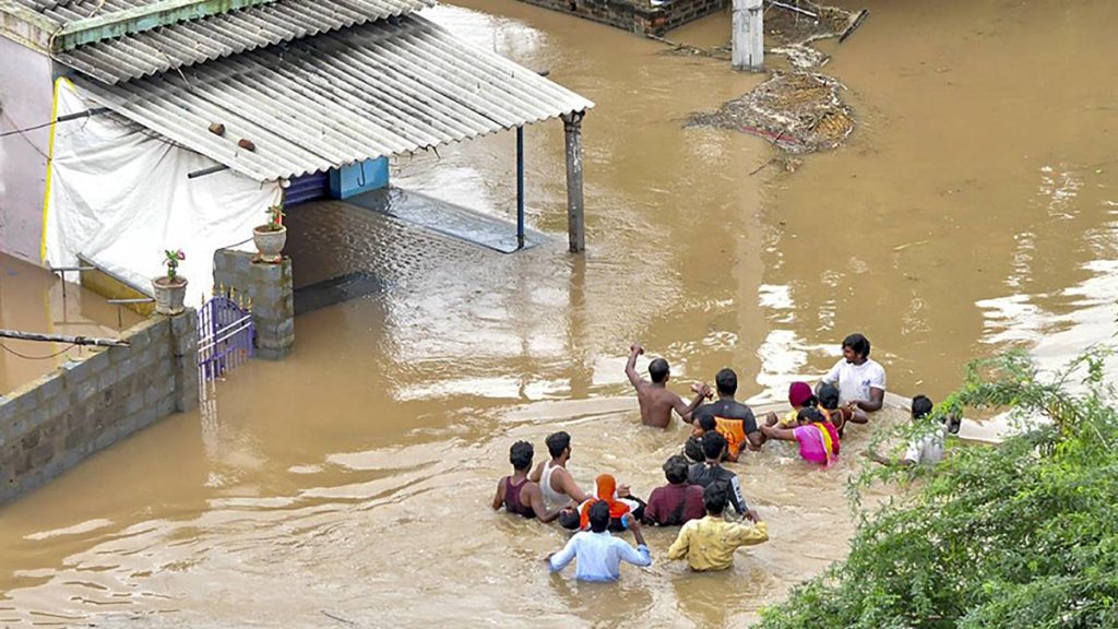 వరద ముంపు పై ఏరియల్ సర్వ్ నిర్వహించిన చంద్రబాబు వరద ముంపు పై ఏరియల్ సర్వ్ నిర్వహించిన చంద్రబాబు