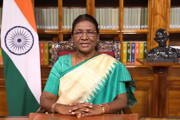నైటింగేల్ అవార్డ్స్ ను అందించిన రాష్ట్రపతి నైటింగేల్ అవార్డ్స్ ను అందించిన రాష్ట్రపతి