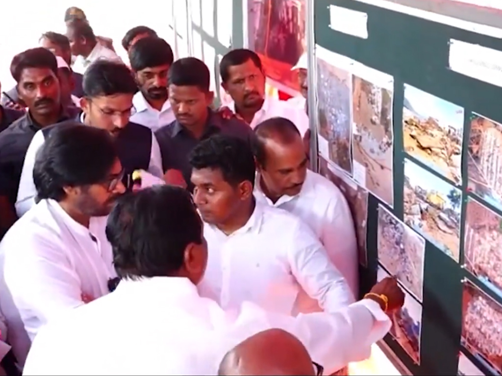 వారంలోగ గ్రామానికి తాగునీటిని ఇవ్వాలి : డిప్యూటీ సీఎం వారంలోగ గ్రామానికి తాగునీటిని ఇవ్వాలి : డిప్యూటీ సీఎం