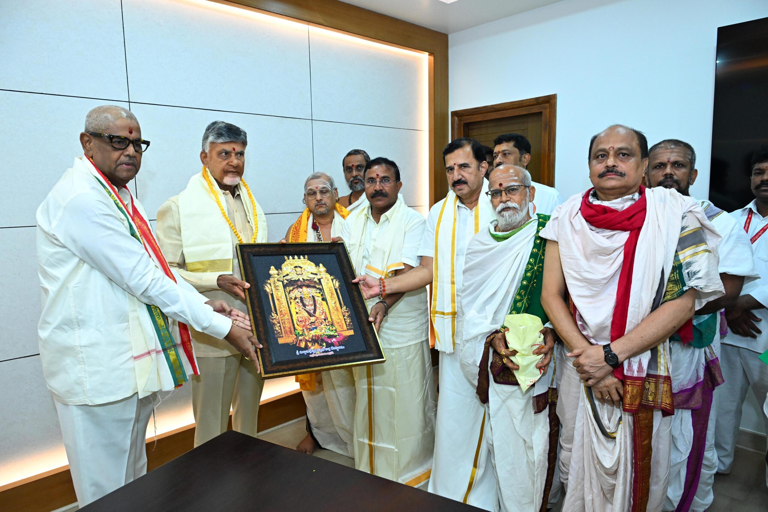 దేవీ శరన్నవరాత్రి ఉత్సవాలకు సీఎం చంద్రబాబు దేవీ శరన్నవరాత్రి ఉత్సవాలకు సీఎం చంద్రబాబు