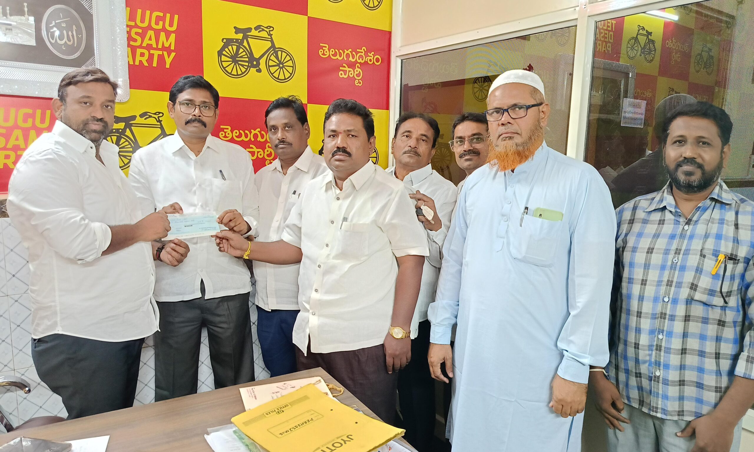 ఎన్ఎండి ఫిరోజ్ కి 50,000 చెక్కును అందజేసిన సర్వజ్ఞ స్కూల్ , సరస్వతి విద్యా మందిర్ కరస్పాండెంట్ నాగభూపాల్ రెడ్డి ఎన్ఎండి ఫిరోజ్ కి 50,000 చెక్కును అందజేసిన సర్వజ్ఞ స్కూల్ , సరస్వతి విద్యా మందిర్ కరస్పాండెంట్ నాగభూపాల్ రెడ్డి