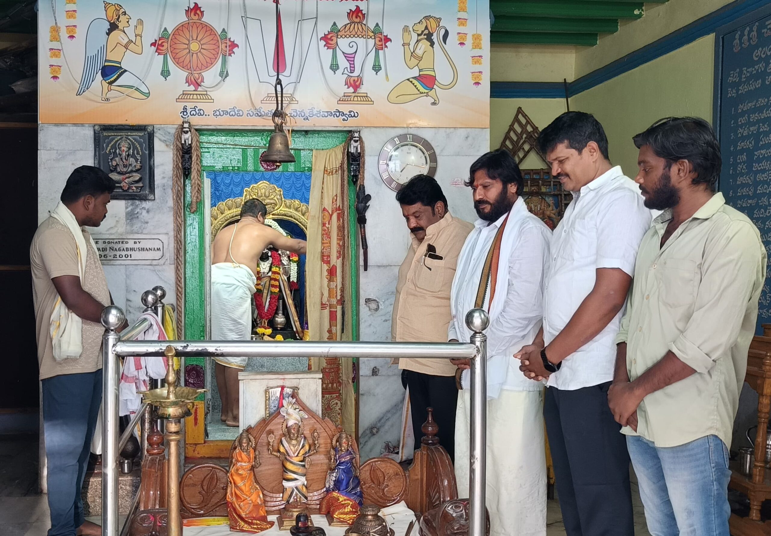 డైవర్షన్ పాలిటిక్స్ కి పాల్పడిన చంద్రబాబు డైవర్షన్ పాలిటిక్స్ కి పాల్పడిన చంద్రబాబు