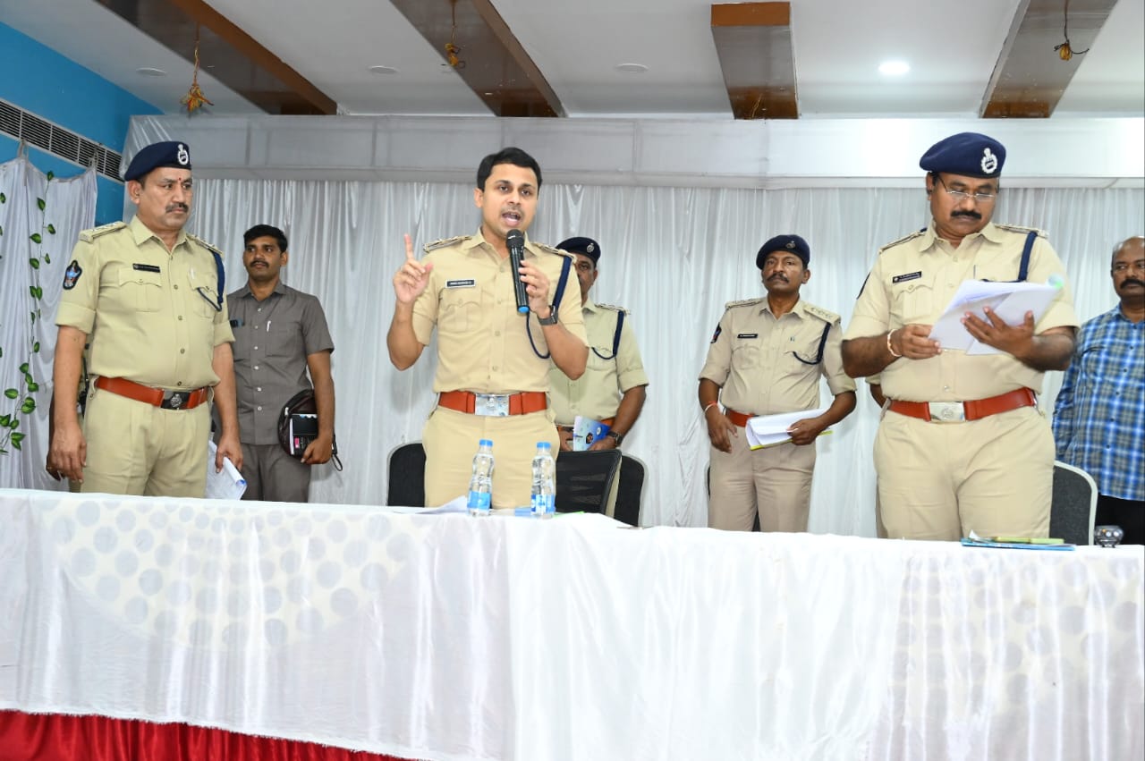 సీఎం చంద్రబాబు పర్యటనకు కట్టుదిట్టమైన భద్రత సీఎం చంద్రబాబు పర్యటనకు కట్టుదిట్టమైన భద్రత