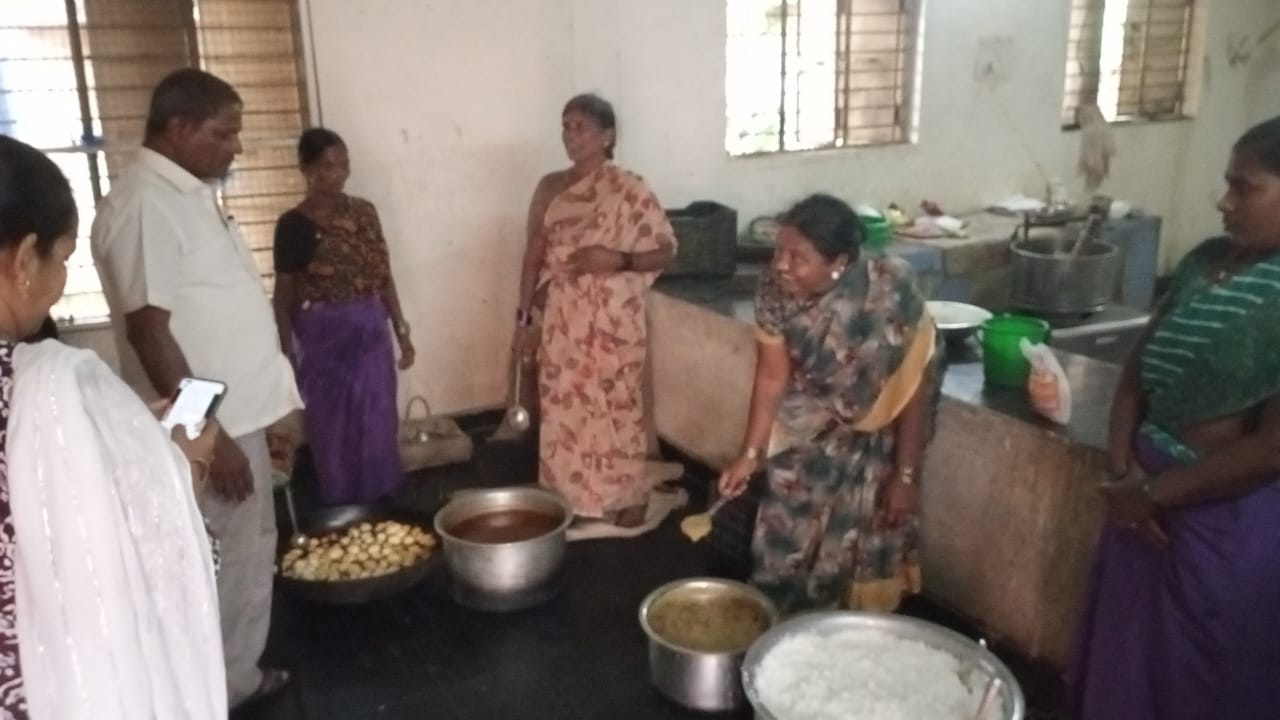 మధ్యాహ్న భోజనం నిర్వాహకులకు మూడు రోజులపాటు శిక్షణ తరగతులు మధ్యాహ్న భోజనం నిర్వాహకులకు మూడు రోజులపాటు శిక్షణ తరగతులు