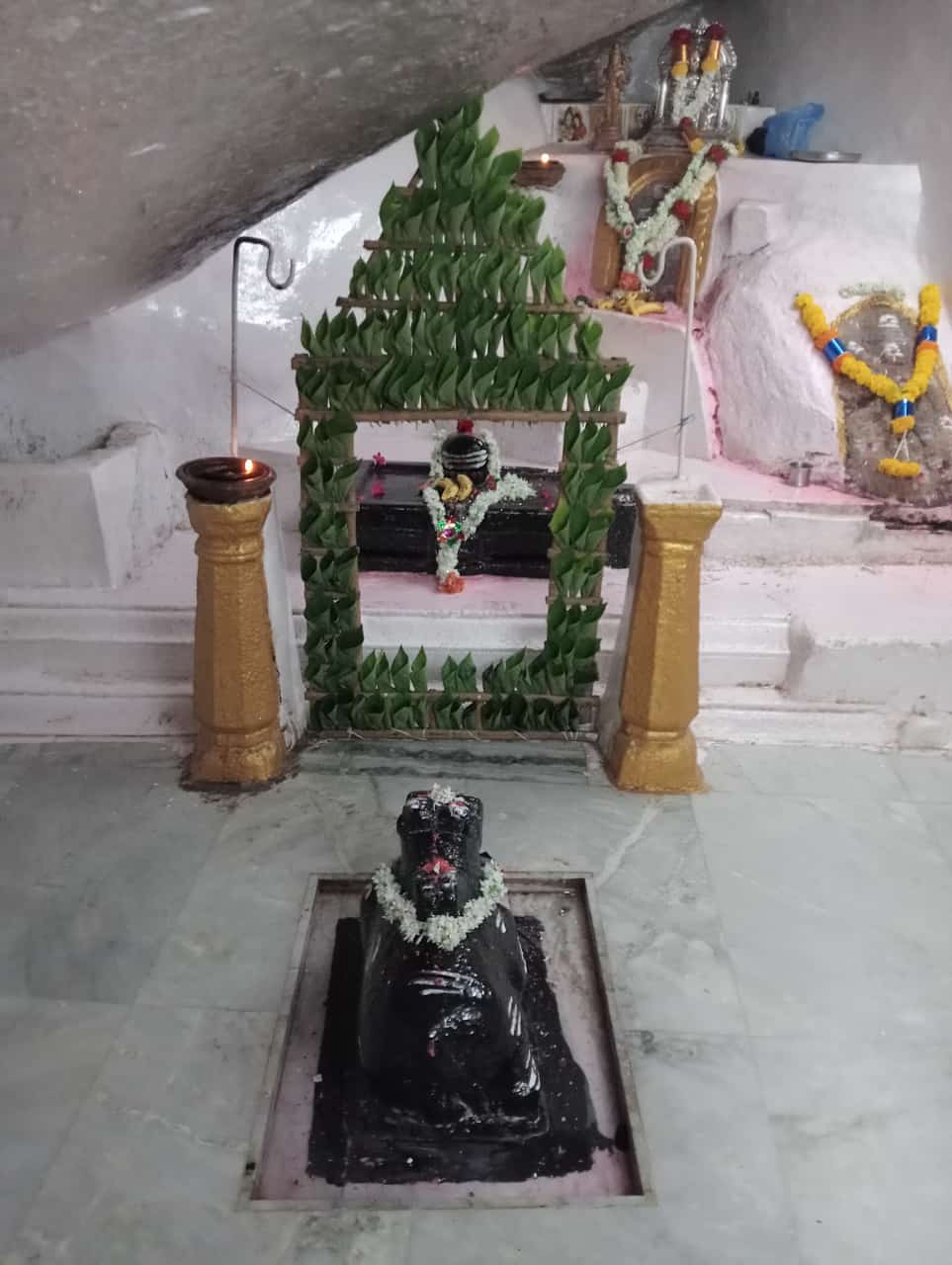 భక్తిశ్రద్ధలతో అమావాస్య పూజలు భక్తిశ్రద్ధలతో అమావాస్య పూజలు