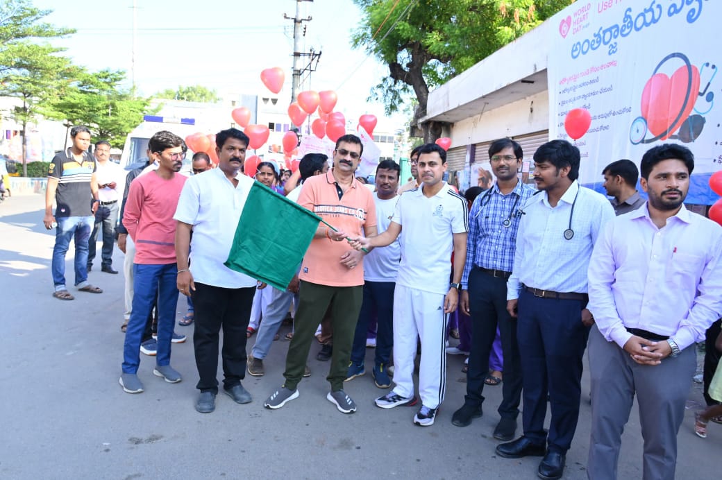 మన గుండెను మనమే కాపాడుకుందాం మన గుండెను మనమే కాపాడుకుందాం