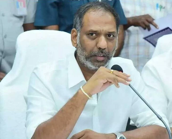 వీటీపీఎస్‌ లో భారీ వరద నిరు చేరిక : మంత్రి రవికుమార్
