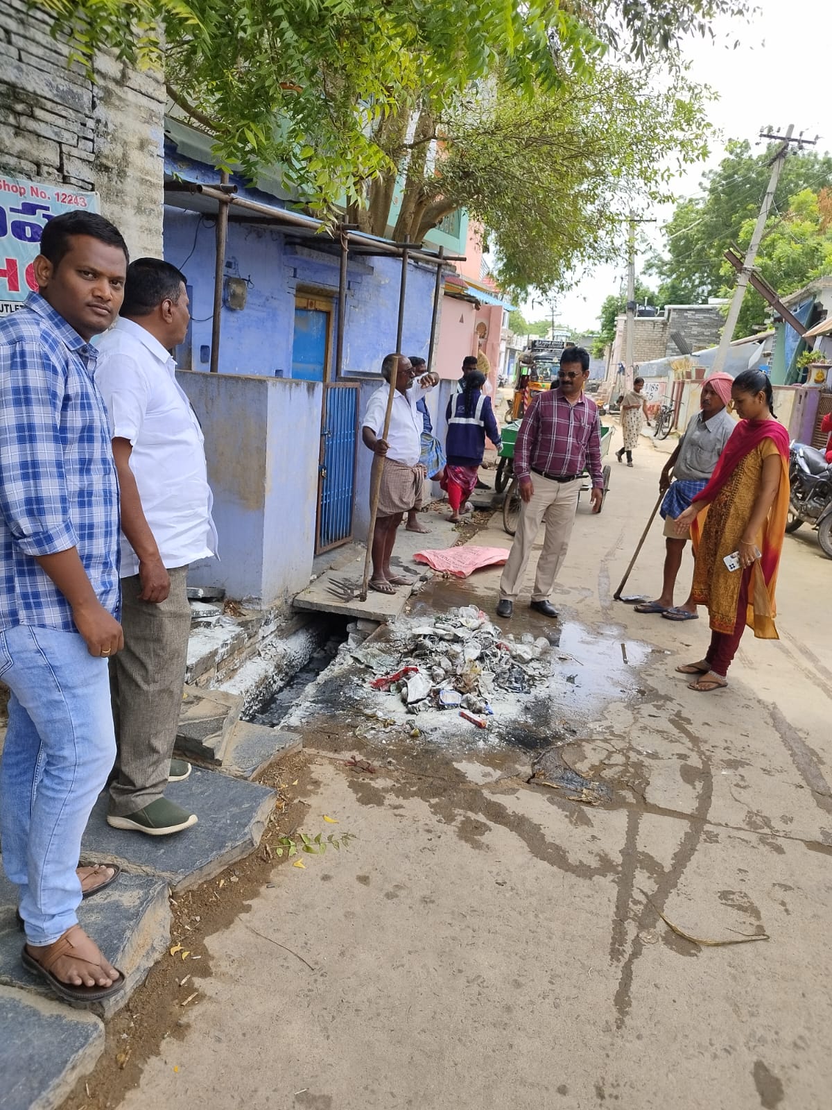 స్వచ్ఛహీ సేవలో మైలవరం మండల విద్యాశాఖ అధికారి స్వచ్ఛహీ సేవలో మైలవరం మండల విద్యాశాఖ అధికారి