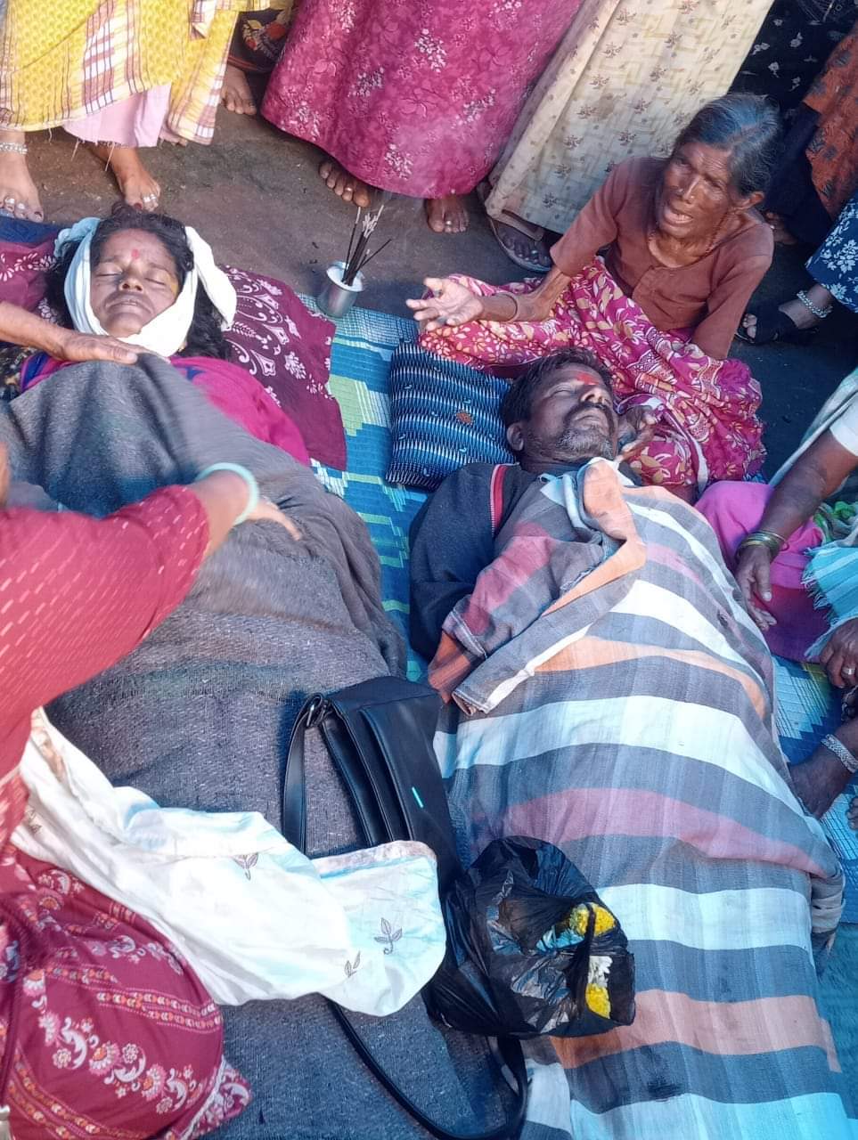 పిడుగుపాటుకు భార్య భర్తలు మృతి పిడుగుపాటుకు భార్య భర్తలు మృతి