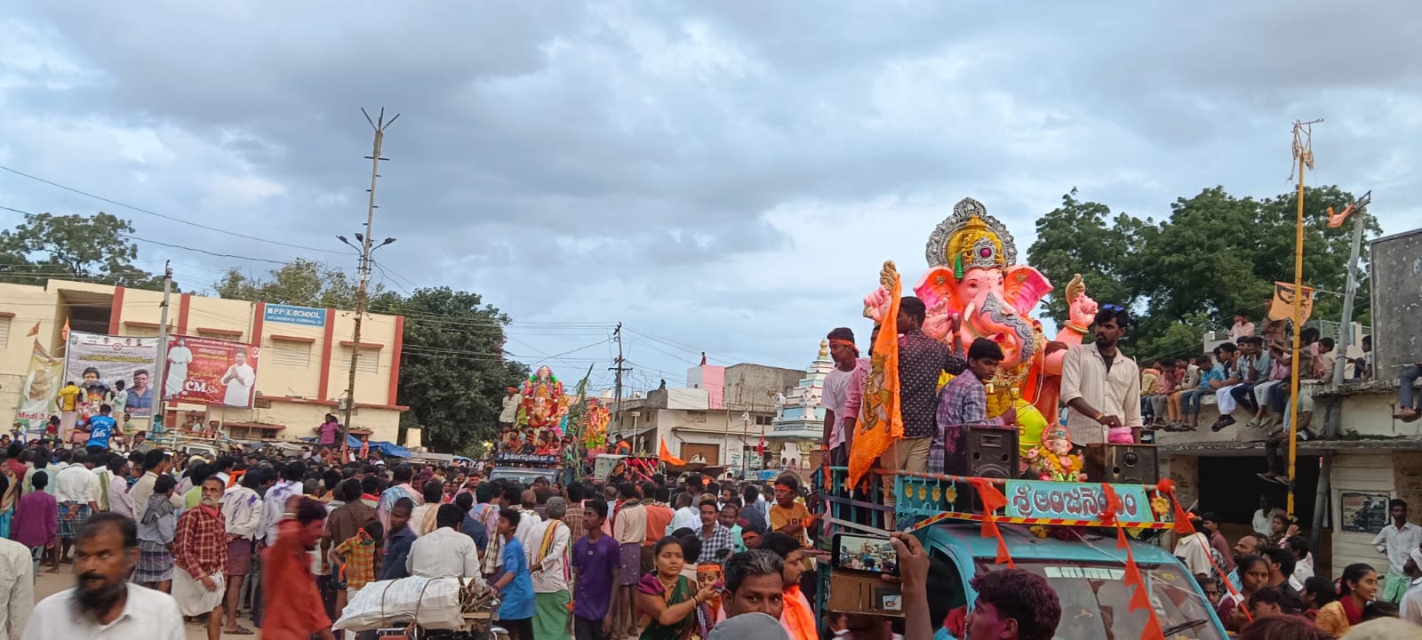 శోభాయమానంగా వినాయక నిమజ్జన వేడుకలు