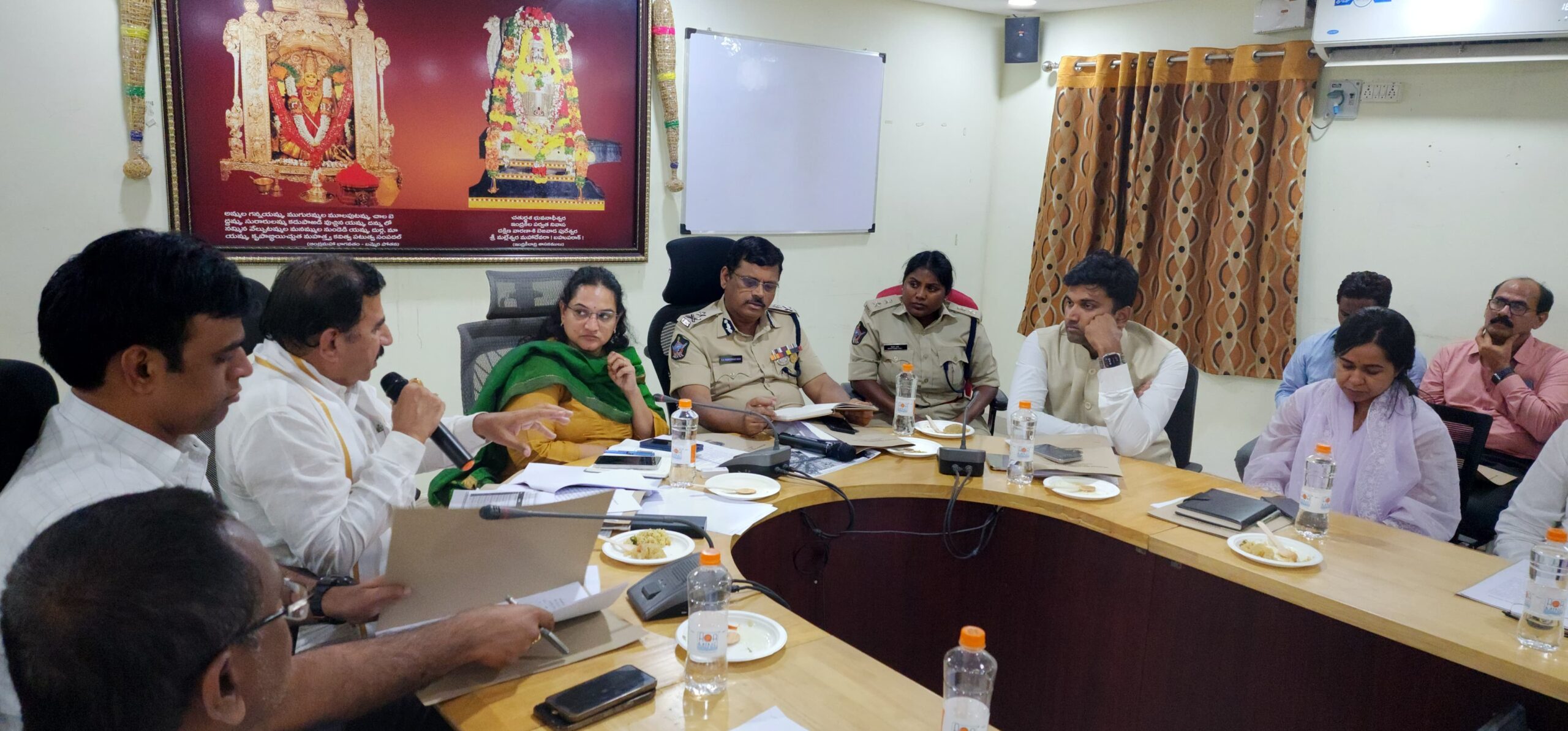 దసరా ఉత్సవాలను అధికారుల సమన్వయంతో పనిచేయాలి దసరా ఉత్సవాలను అధికారుల సమన్వయంతో పనిచేయాలి