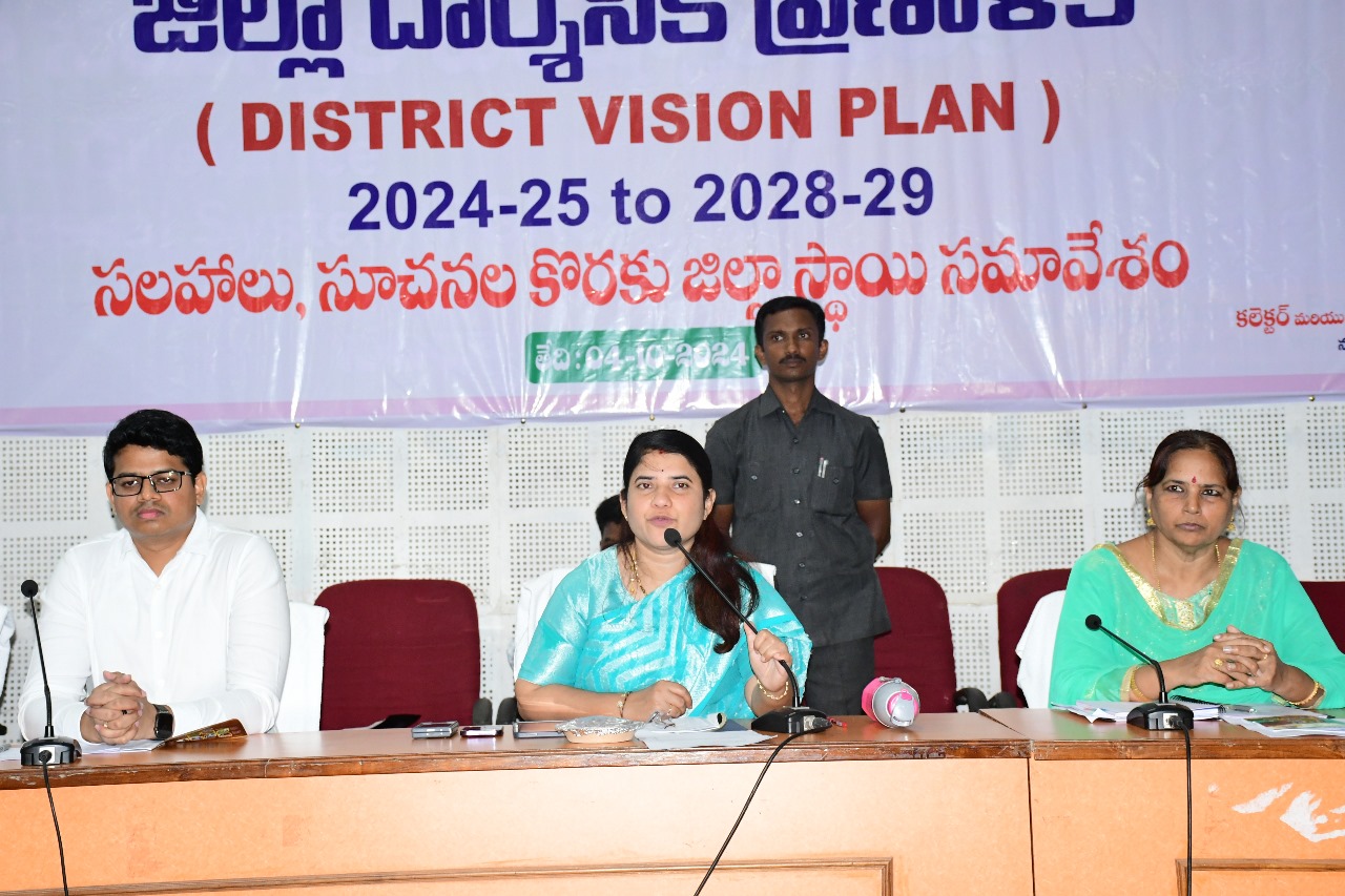 స్వర్ణాంధ్ర అభివృద్దికి ప్రాణాల వేయండి : కలెక్టర్ స్వర్ణాంధ్ర అభివృద్దికి ప్రాణాల వేయండి : కలెక్టర్