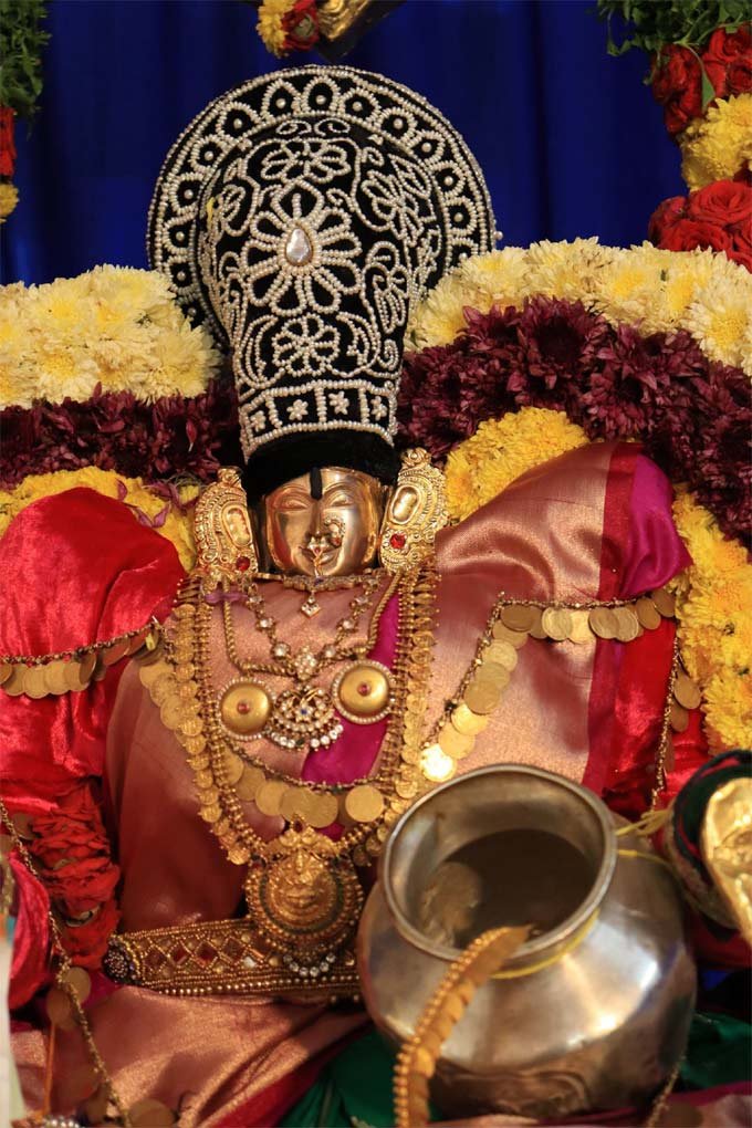 ధనలక్ష్మీ అలంకారంలో శ్రీలక్ష్మీతాయారు అమ్మవారు ధనలక్ష్మీ అలంకారంలో శ్రీలక్ష్మీతాయారు అమ్మవారు