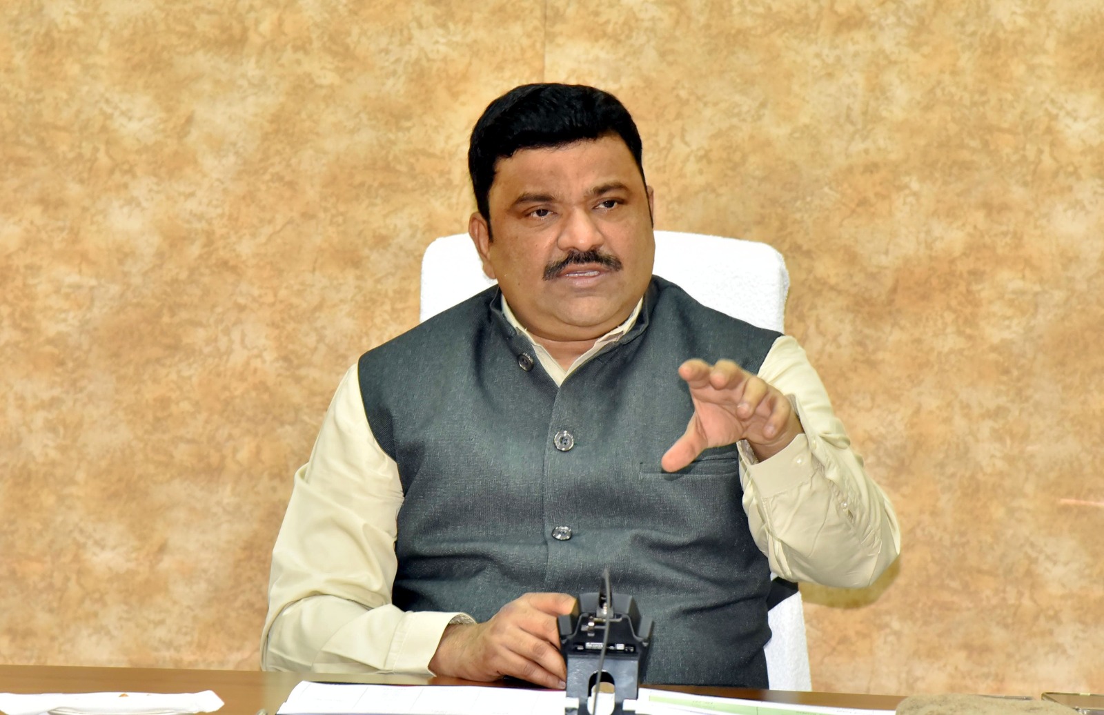 రూ..11.16 కోట్లతో ఆర్ అండ్ బి రోడ్లకు మరమ్మతులు రూ..11.16 కోట్లతో ఆర్ అండ్ బి రోడ్లకు మరమ్మతులు