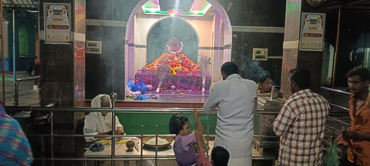 ఎల్లార్తి దర్గలో ప్రత్యేక ఫాతెహల్ ఎల్లార్తి దర్గలో ప్రత్యేక ఫాతెహల్