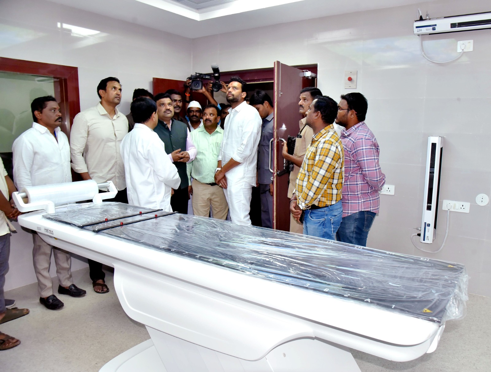 స్టేట్ క్యాన్సర్ హాస్పిటల్ను పరిశీలించిన మంత్రి టి.జి భరత్ స్టేట్ క్యాన్సర్ హాస్పిటల్ను పరిశీలించిన మంత్రి టి.జి భరత్