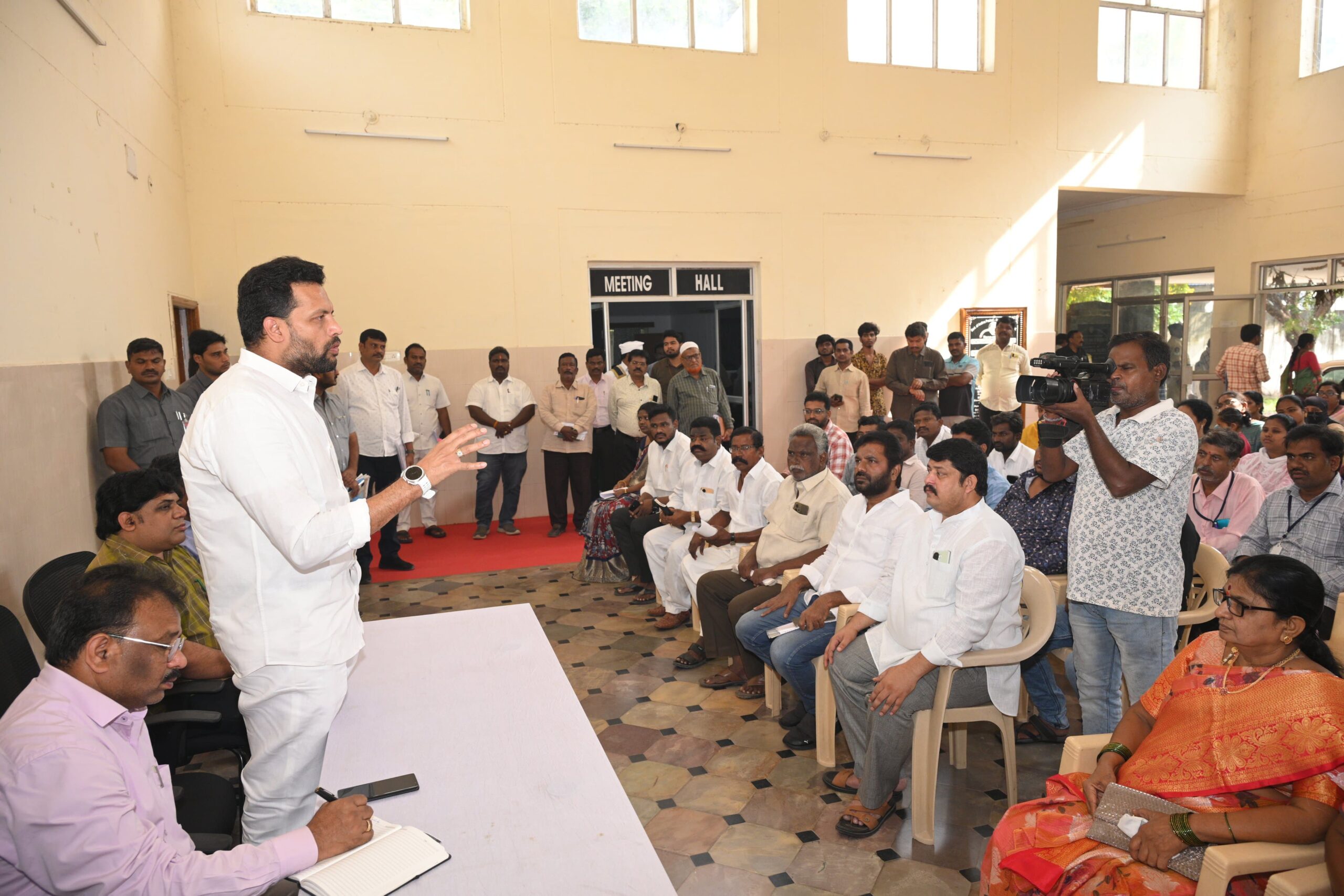 ప్రజా సమస్యలు సత్వరం పరిష్కరించాలి; మంత్రి టి.జి భరత్ ప్రజా సమస్యలు సత్వరం పరిష్కరించాలి; మంత్రి టి.జి భరత్