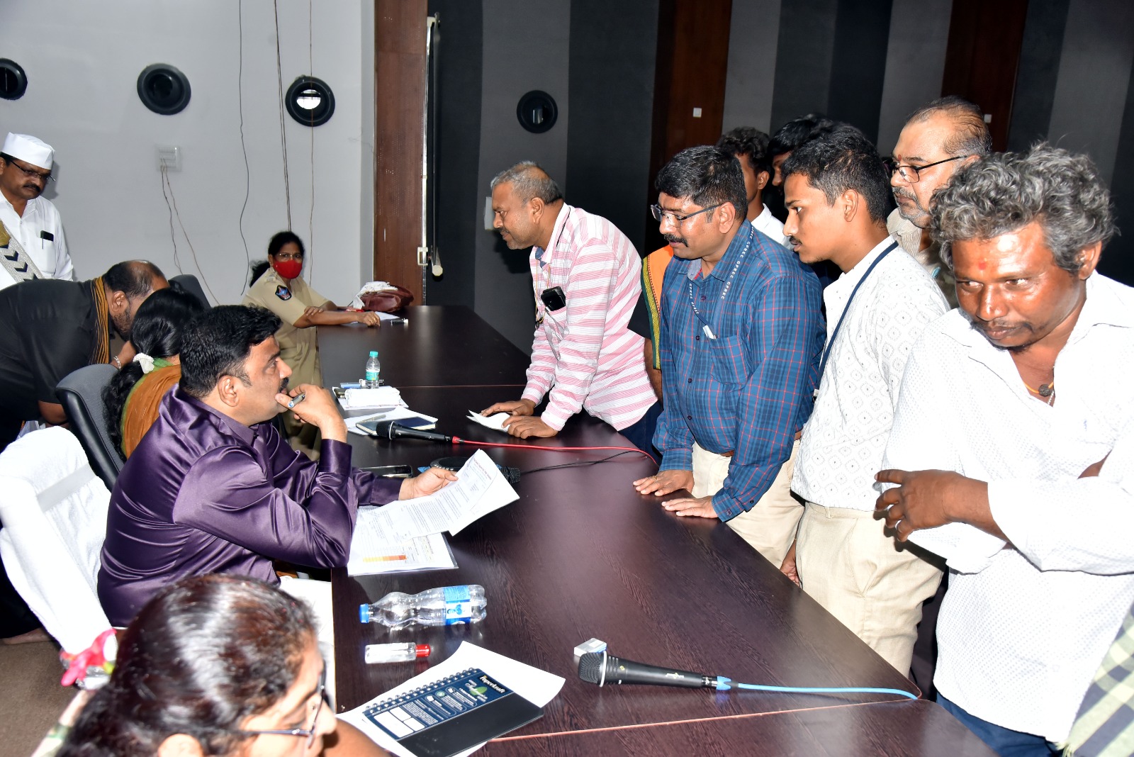 అర్జీల పరిష్కారంలో గడువు దాటితే చర్యలు తప్పవు