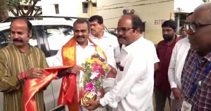 సత్యసాయి జిల్లా పర్యటనలో కేంద్ర సమాచార ప్రసార శాఖల సహాయ మంత్రి ఎల్.మురుగన్ సత్యసాయి జిల్లా పర్యటనలో కేంద్ర సమాచార ప్రసార శాఖల సహాయ మంత్రి ఎల్.మురుగన్