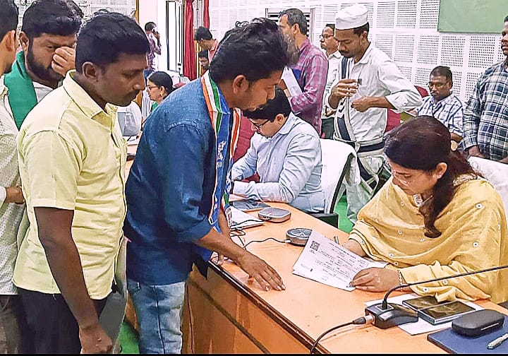 ప్రభుత్వ భూములను కాపాడాలి ప్రభుత్వ భూములను కాపాడాలి