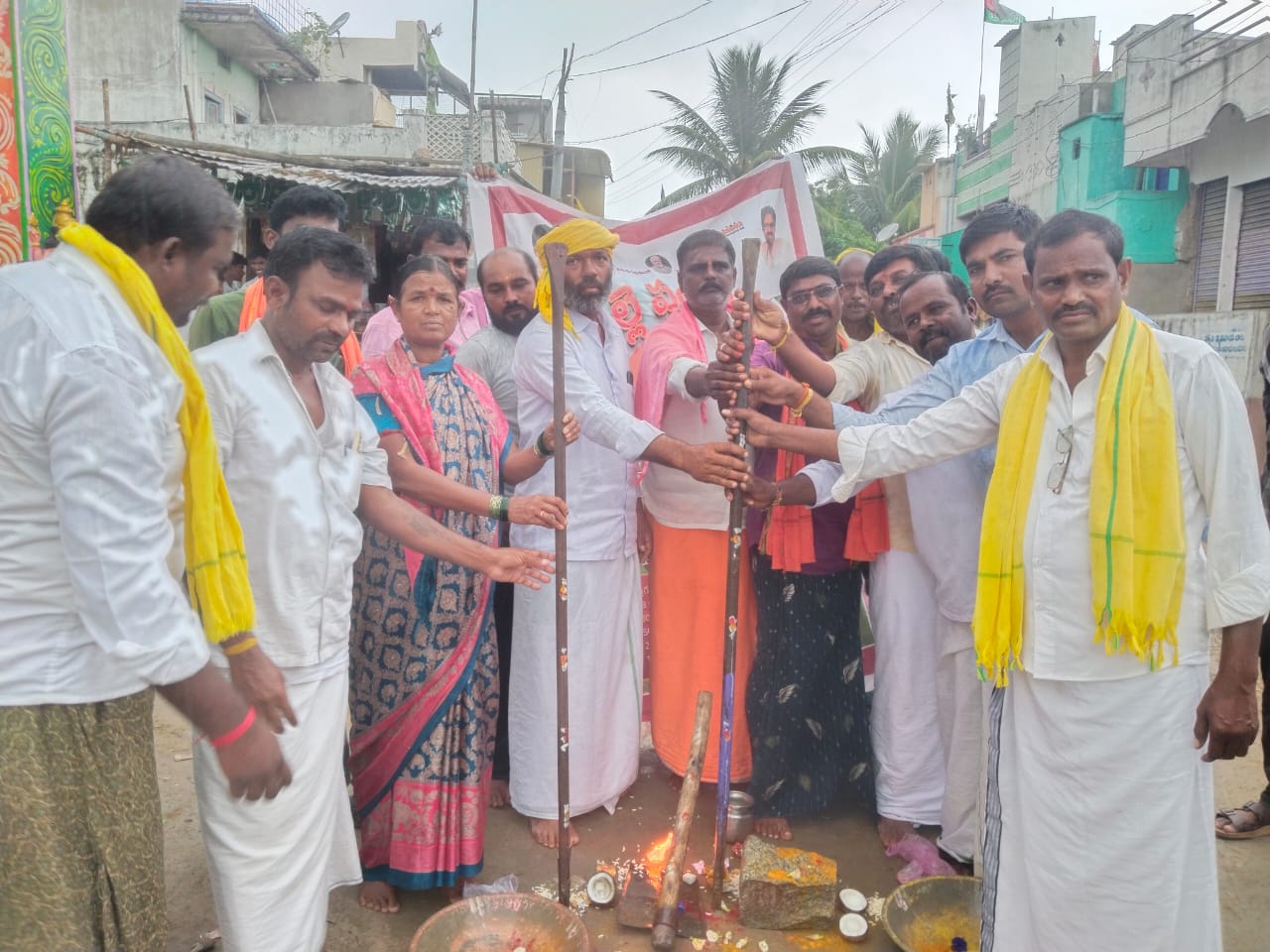 ఉపాధి హామీ నిధులతో పల్లెలు సర్వతోముఖాభివృద్ధి