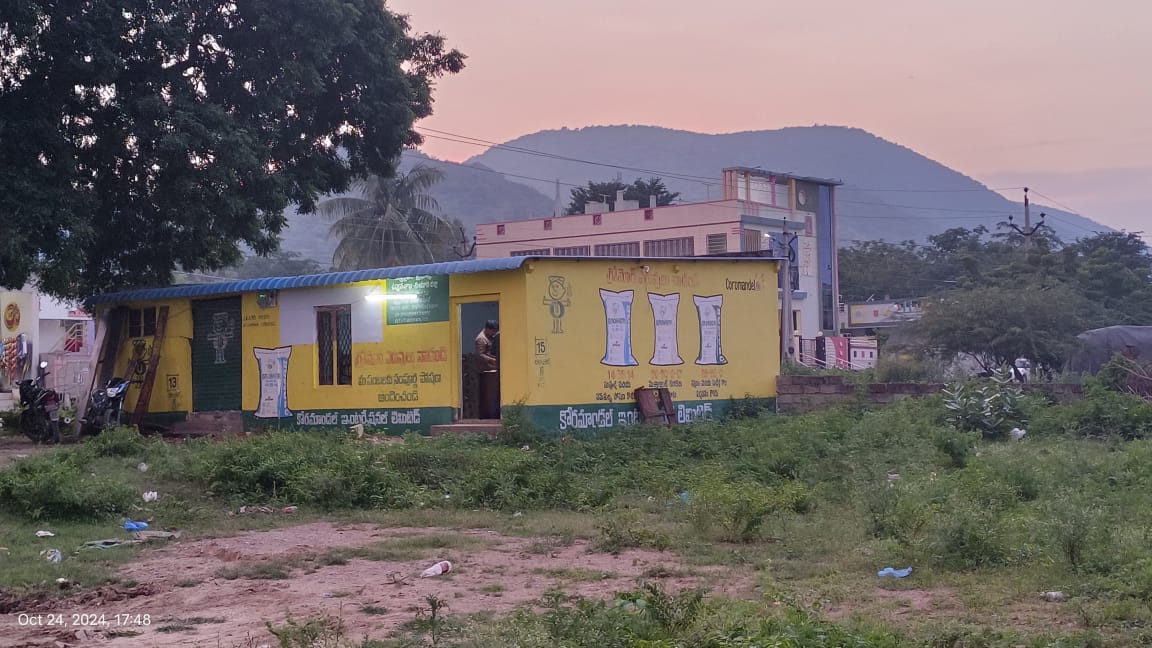 మద్యం దుకాణాలు  ఊరికి దూరంగా ఏర్పాటు చేయాలి 