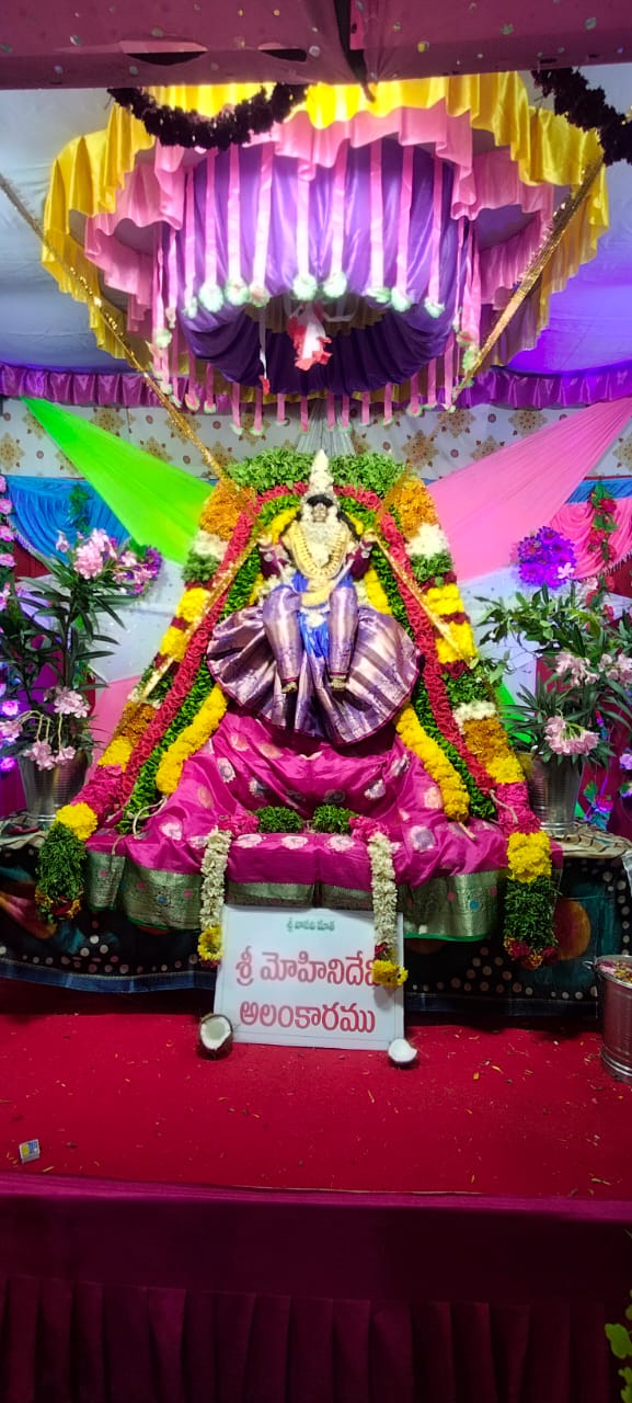 మోహిని దేవి అలంకారంలో శ్రీ వాసవి కన్యకా పరమేశ్వరి మాత మోహిని దేవి అలంకారంలో శ్రీ వాసవి కన్యకా పరమేశ్వరి మాత