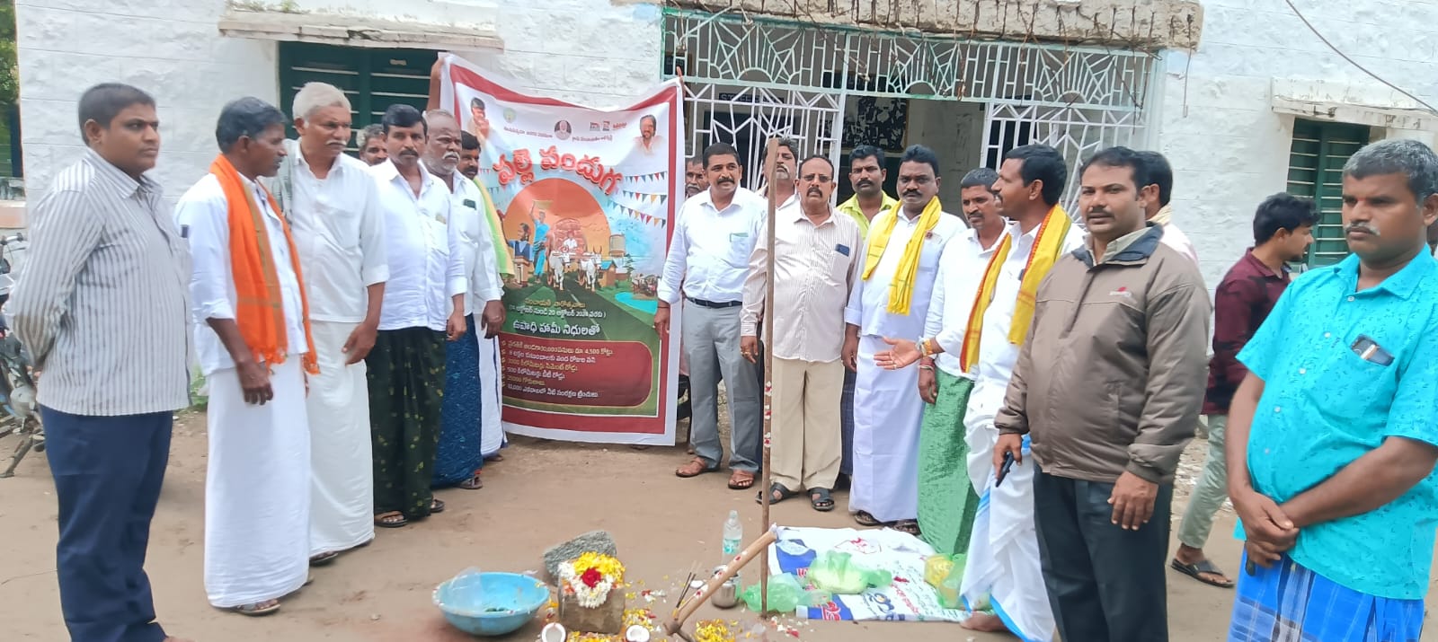 ఉపాధి హామీ నిధులతో పల్లెలు సర్వతోముఖాభివృద్ధి ఉపాధి హామీ నిధులతో పల్లెలు సర్వతోముఖాభివృద్ధి