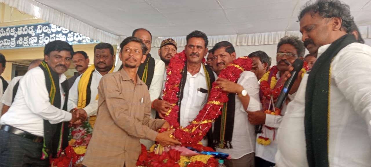 ఉమ్మడి కర్నూలు జిల్లా గొర్రెల పెంపకదారుల చైర్మన్ ఎన్నిక ఏకగ్రీవం ఉమ్మడి కర్నూలు జిల్లా గొర్రెల పెంపకదారుల చైర్మన్ ఎన్నిక ఏకగ్రీవం