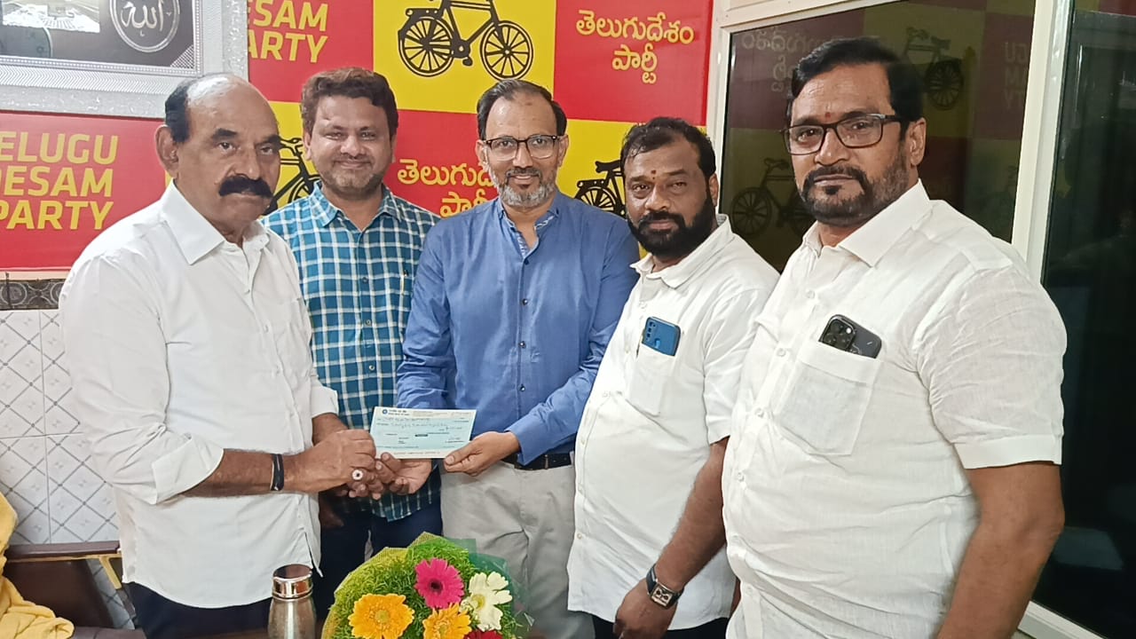 వరద బాధితులకు జాబిల్లి చిన్న పిల్లల హాస్పిటల్ విరాళం
