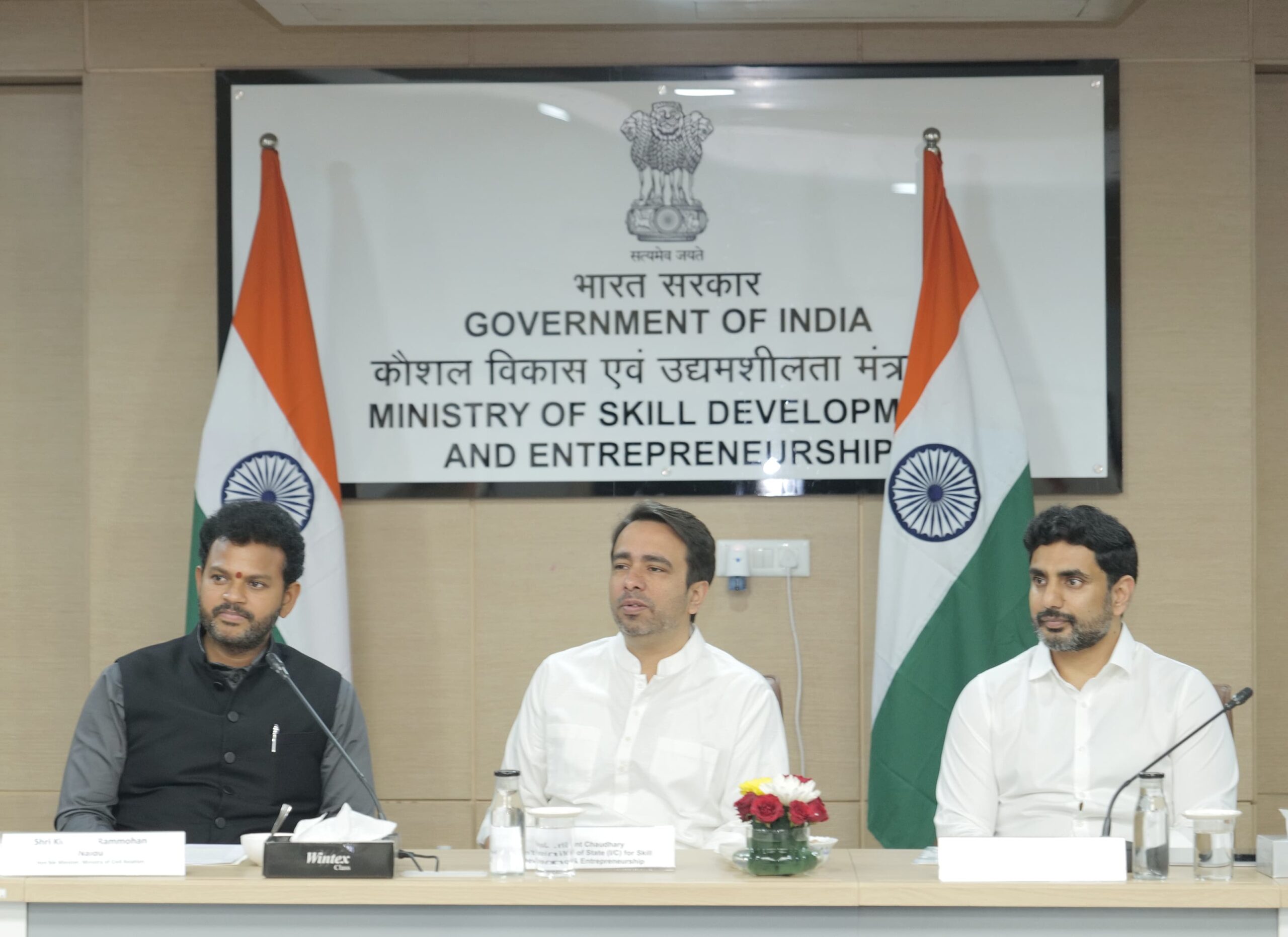 కేంద్ర మంత్రులతో సమావేశమైన నారా లోకేష్ కేంద్ర మంత్రులతో సమావేశమైన నారా లోకేష్