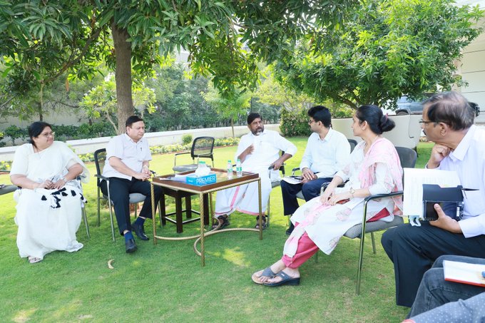 స్వయం సహాయక సంఘాలను పారిశ్రామిక వేత్తలుగా తీర్చిదిద్దాలి ..!