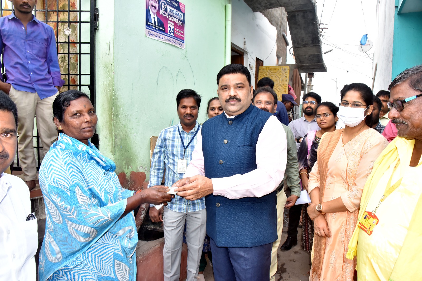 జిల్లాలోని 2,40,330 పింఛనుదార్లకు రూ.102.55 కోట్ల రూపాయల పంపిణీ జిల్లాలోని 2,40,330 పింఛనుదార్లకు రూ.102.55 కోట్ల రూపాయల పంపిణీ