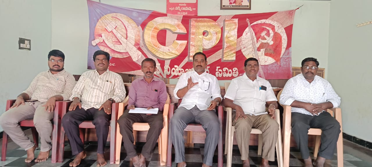 రాష్ట్ర ప్రజలపై వేస్తున్న అదనపు భారాన్ని తక్షణమే రద్దు చేయాలి రాష్ట్ర ప్రజలపై వేస్తున్న అదనపు భారాన్ని తక్షణమే రద్దు చేయాలి