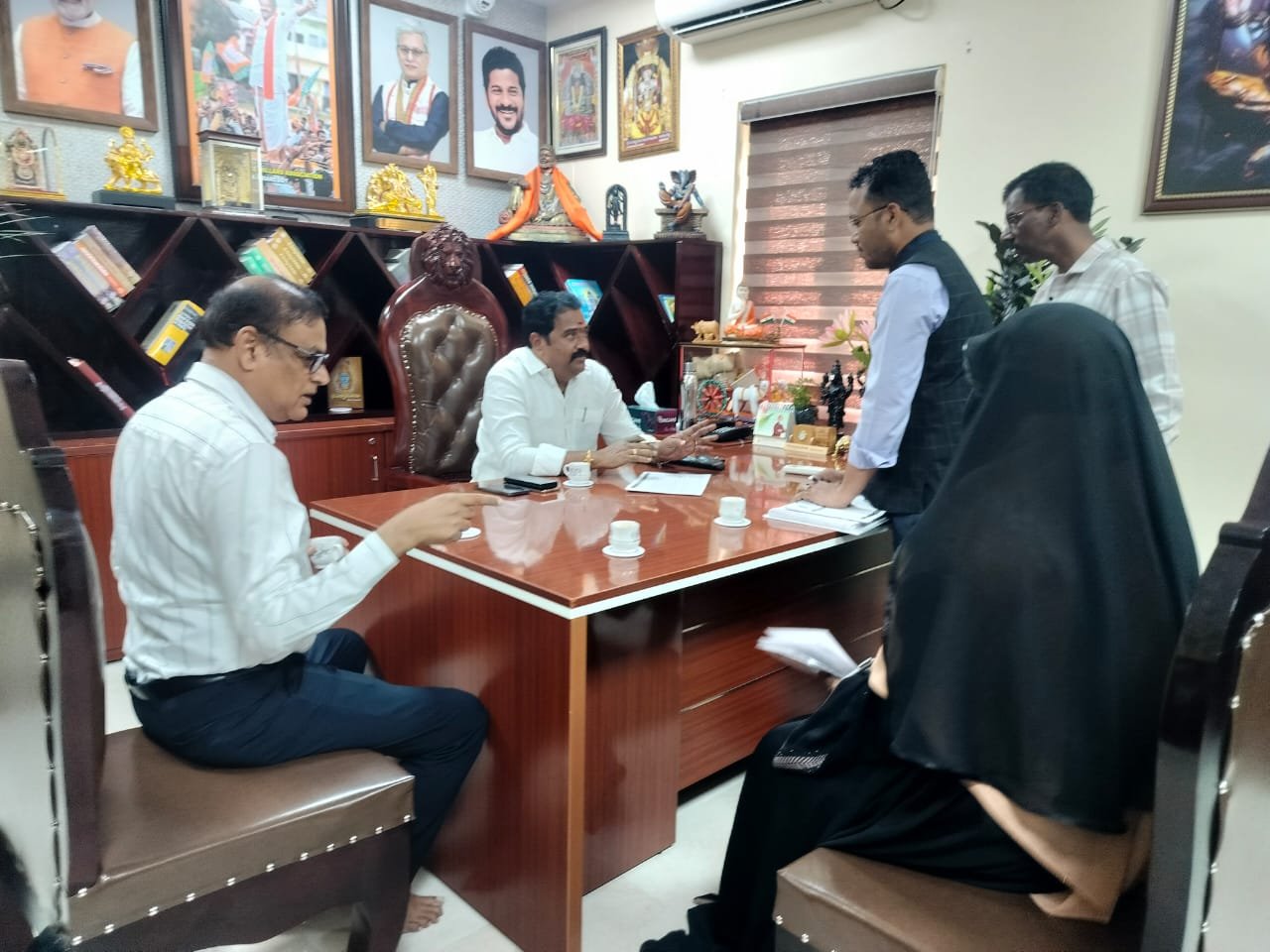 సమగ్ర కుటుంబ సర్వేలో కుటుంబ వివరాల నమోదు సమగ్ర కుటుంబ సర్వేలో కుటుంబ వివరాల నమోదు