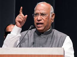 ఈవీఎంలు వద్దు.. అనుమానాలు వ్యక్తం చెసిన : మల్లికార్జున ఖర్గే ఈవీఎంలు వద్దు.. అనుమానాలు వ్యక్తం చెసిన : మల్లికార్జున ఖర్గే