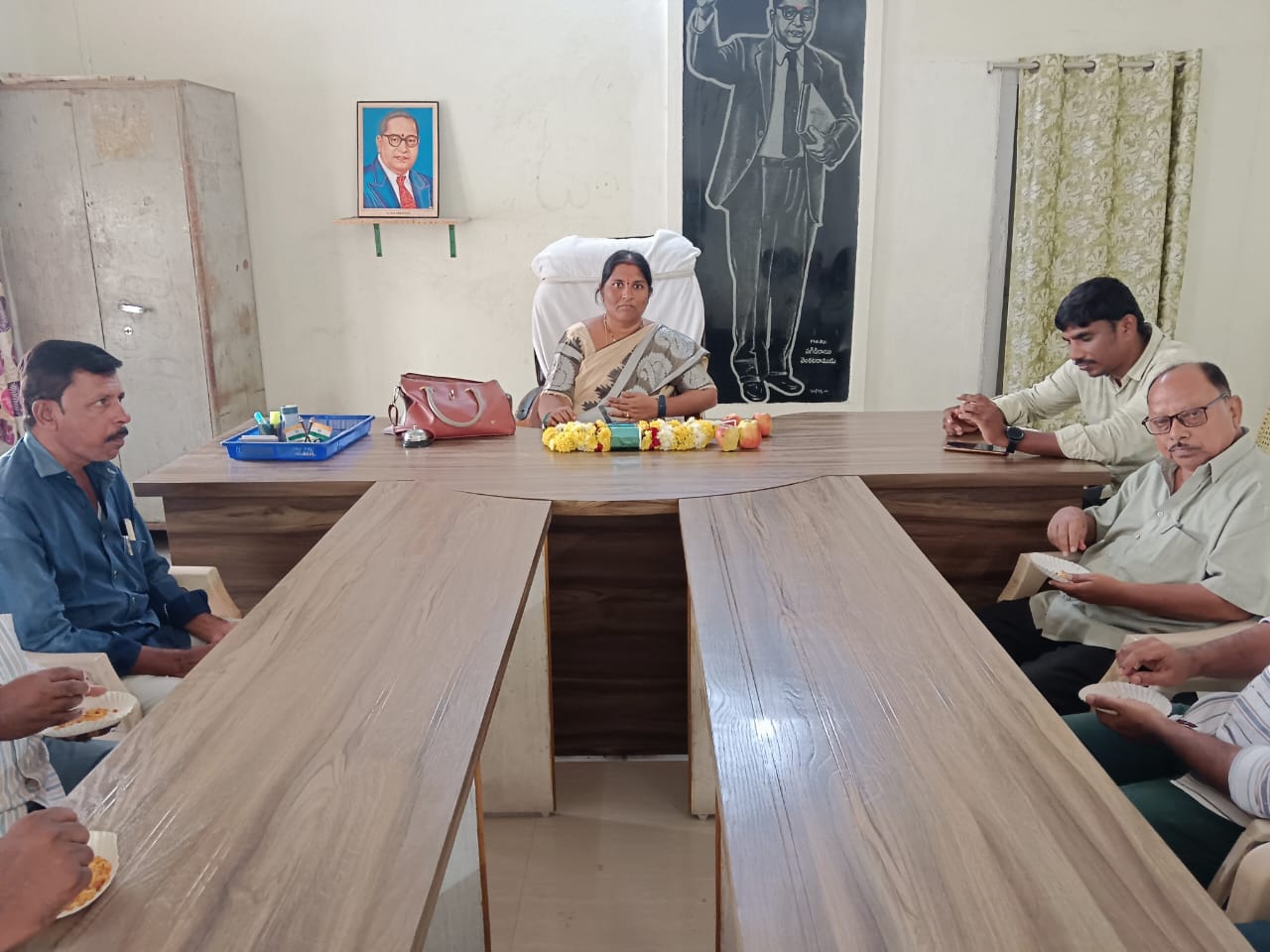 తుగ్గలి తహసిల్దార్ గా రమాదేవి బాధ్యతలు స్వీకరణ తుగ్గలి తహసిల్దార్ గా రమాదేవి బాధ్యతలు స్వీకరణ