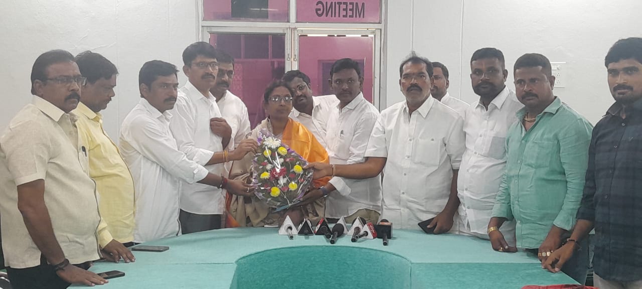 రజక కార్పొరేషన్ చైర్మన్ కు ఘనస్వాగతం రజక కార్పొరేషన్ చైర్మన్ కు ఘనస్వాగతం
