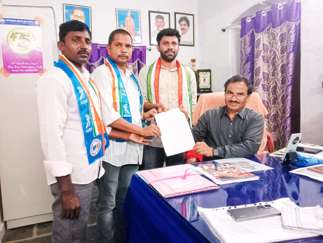 వార్డెన్ పై సంబంధిత అధికారులు చర్యలు తీసుకోవాలి వార్డెన్ పై సంబంధిత అధికారులు చర్యలు తీసుకోవాలి