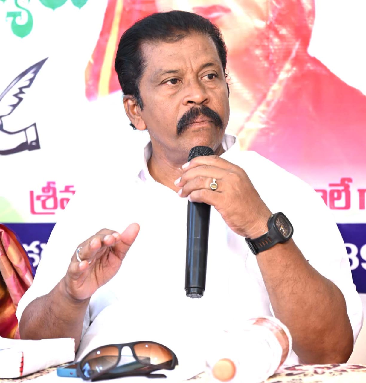 విద్యా వ్యాపారంగా మారింది.. అధికారులు చోద్యం చూస్తున్నారు విద్యా వ్యాపారంగా మారింది.. అధికారులు చోద్యం చూస్తున్నారు