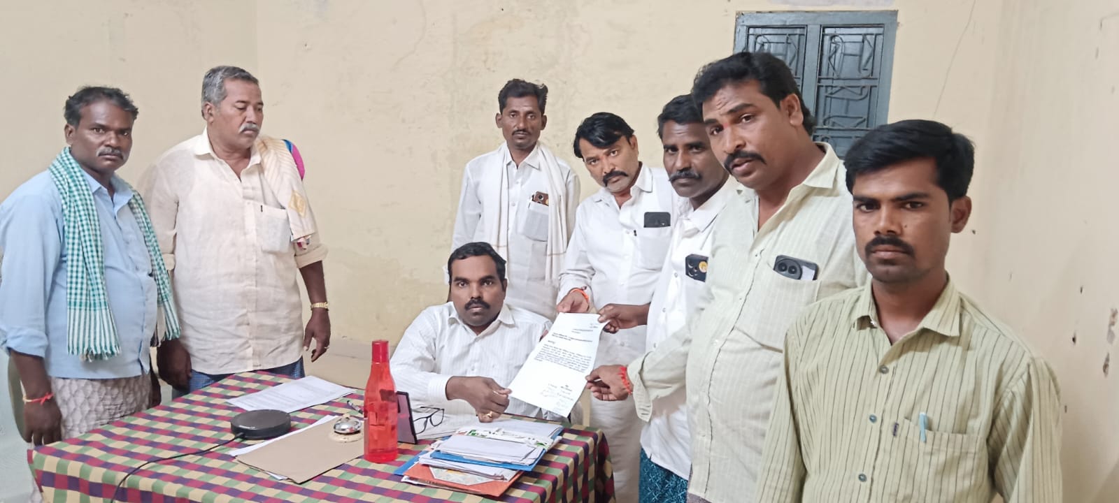 ఎండియూ రేషన్ వాహనం కాలనీకి పంపాలి ఎండియూ రేషన్ వాహనం కాలనీకి పంపాలి