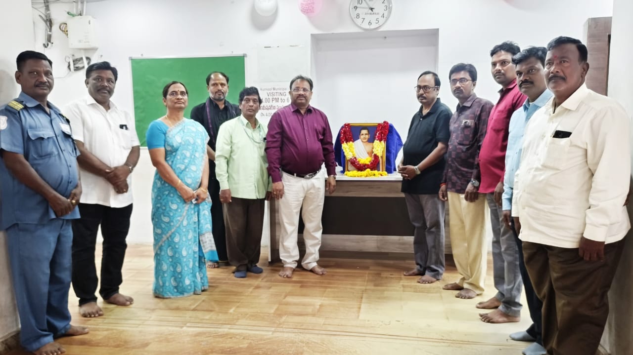 అమరజీవికి ఘన నివాళి అమరజీవికి ఘన నివాళి