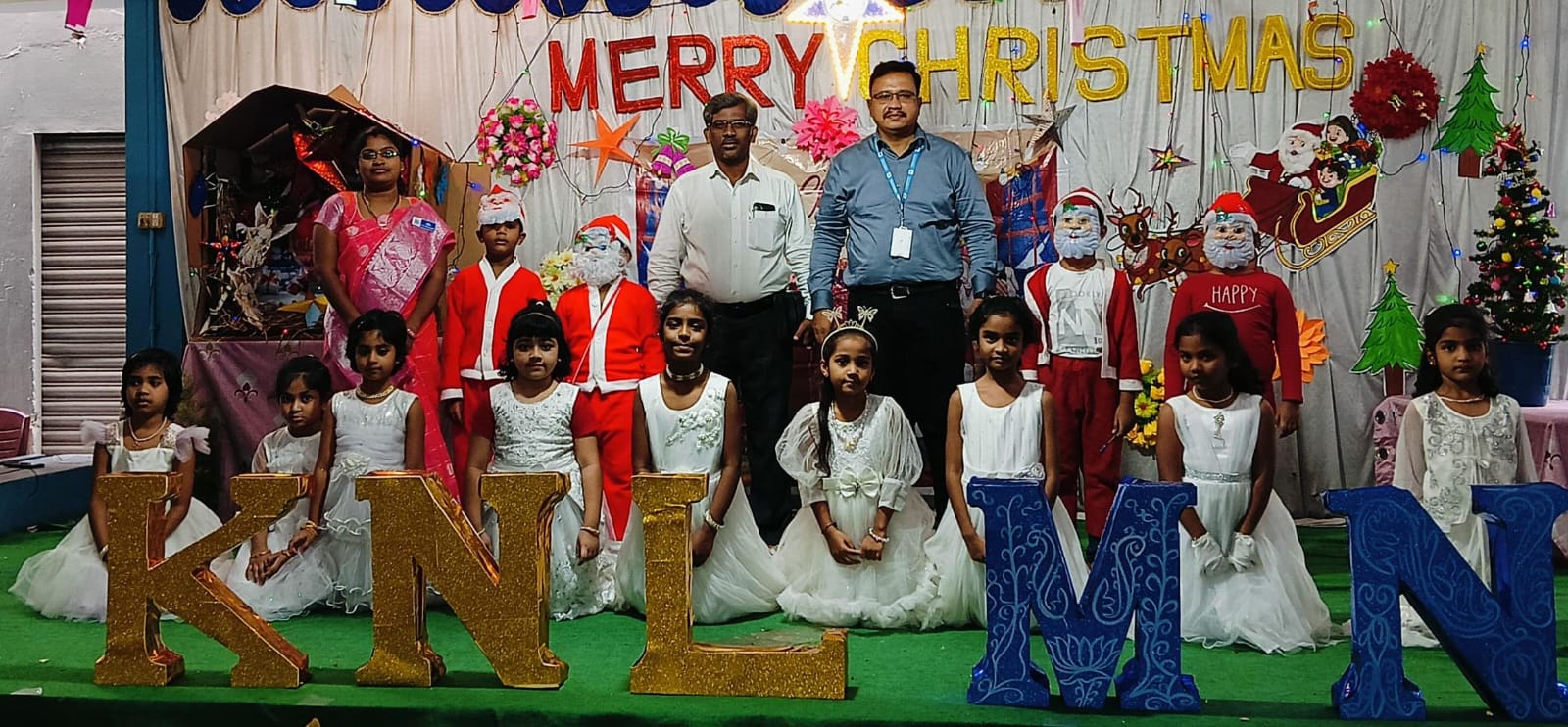 నారాయణ పాఠశాలలో సెమీ క్రిస్మస్ వేడుకలు నారాయణ పాఠశాలలో సెమీ క్రిస్మస్ వేడుకలు